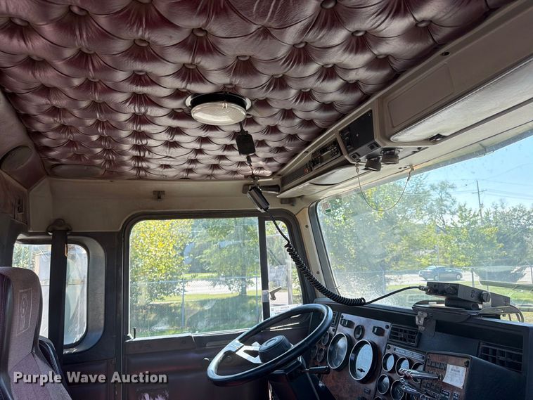 image for item FU4733 1999 Kenworth W900 semi truck