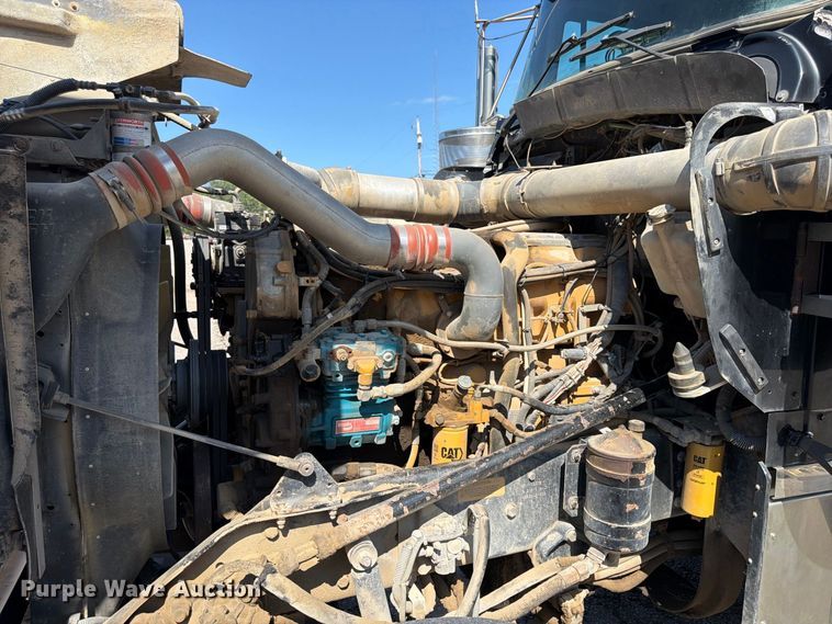 image for item FU4733 1999 Kenworth W900 semi truck