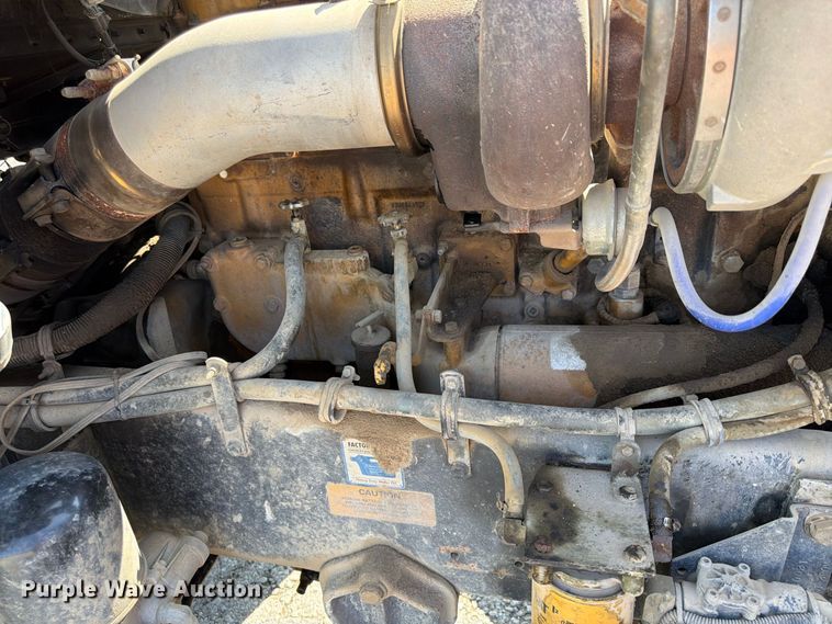 image for item FU4733 1999 Kenworth W900 semi truck
