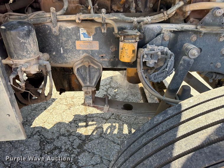 image for item FU4733 1999 Kenworth W900 semi truck