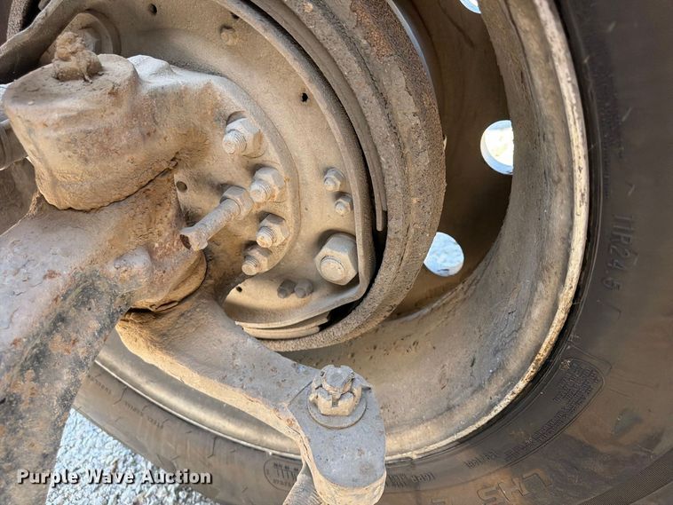 image for item FU4733 1999 Kenworth W900 semi truck