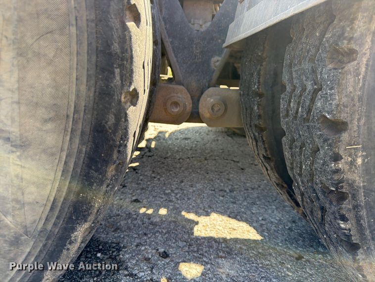 image for item FU4733 1999 Kenworth W900 semi truck