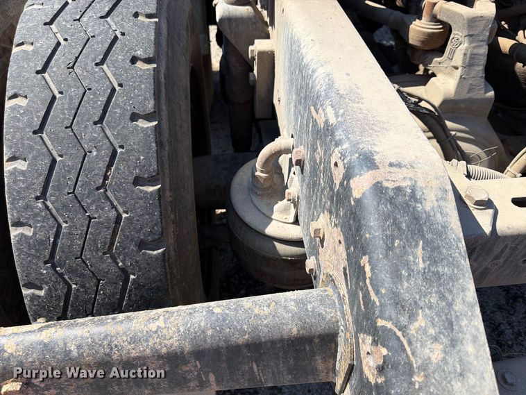 image for item FU4733 1999 Kenworth W900 semi truck