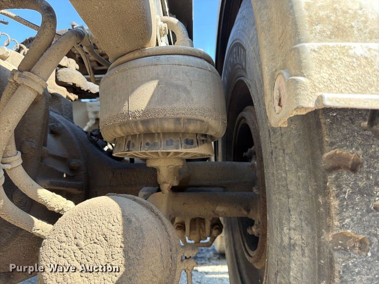 image for item FU4733 1999 Kenworth W900 semi truck