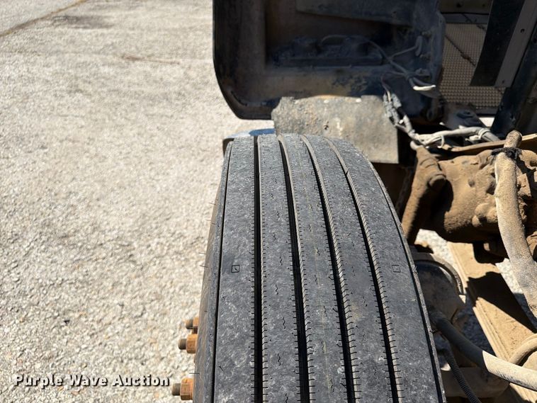 image for item FU4733 1999 Kenworth W900 semi truck
