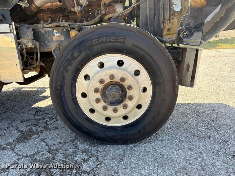 image for item FU4733 1999 Kenworth W900 semi truck