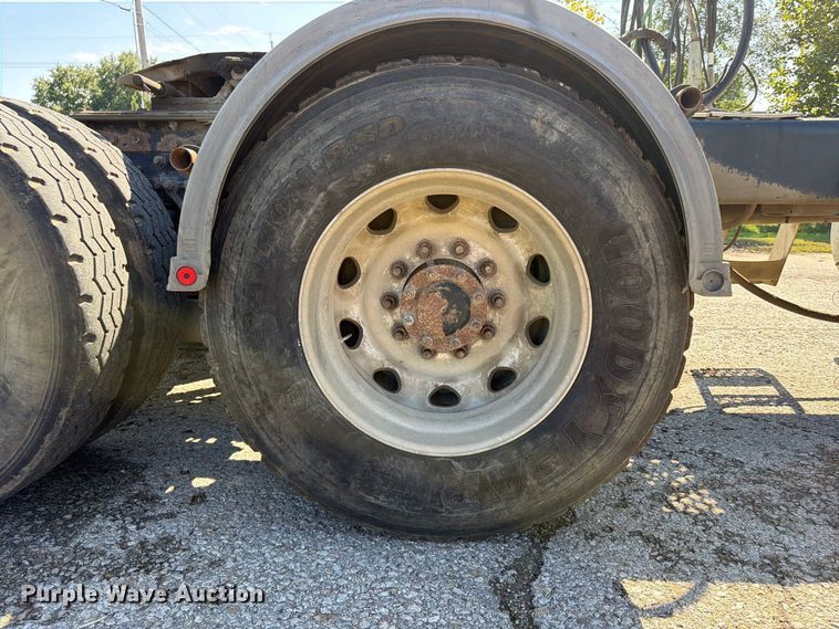 image for item FU4733 1999 Kenworth W900 semi truck