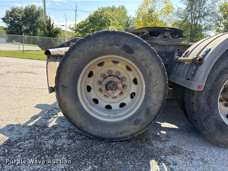 image for item FU4733 1999 Kenworth W900 semi truck