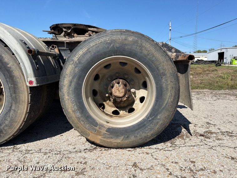 image for item FU4733 1999 Kenworth W900 semi truck