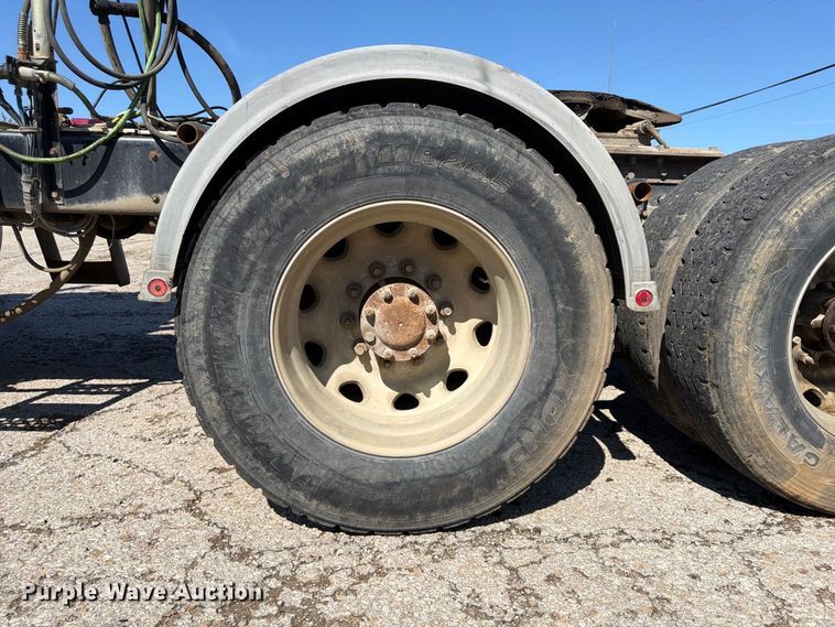 image for item FU4733 1999 Kenworth W900 semi truck