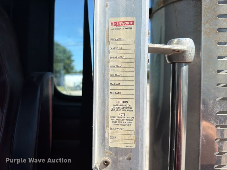 image for item FU4733 1999 Kenworth W900 semi truck