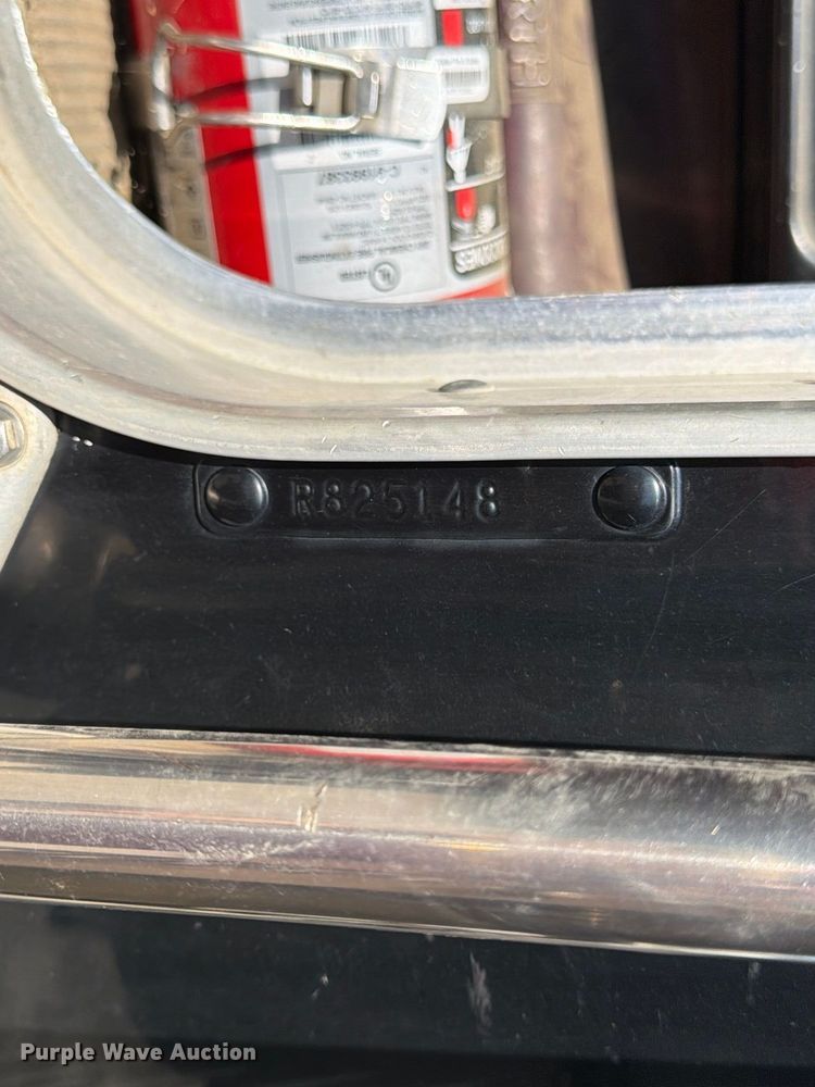 image for item FU4733 1999 Kenworth W900 semi truck