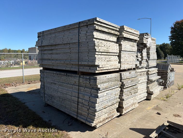 image for item FU4743 8' W concrete forms