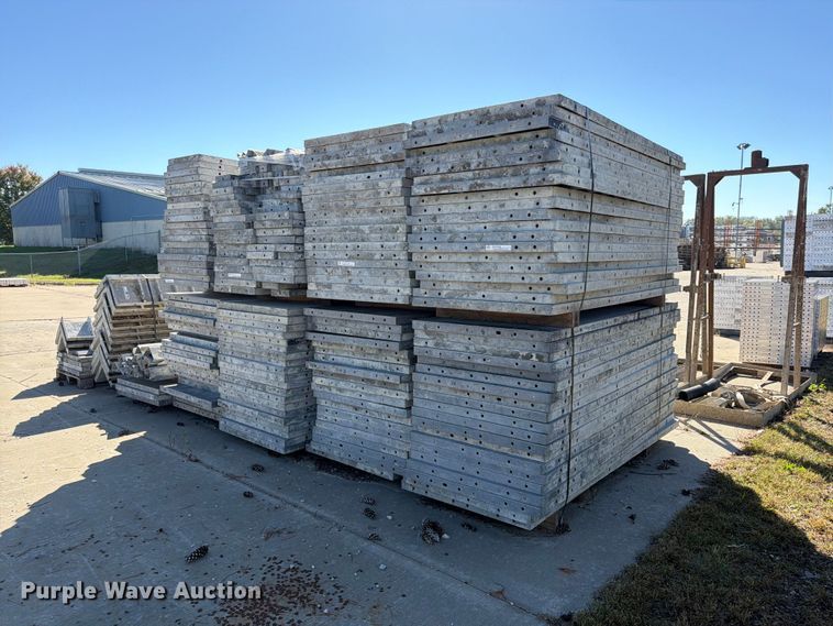 image for item FU4743 8' W concrete forms