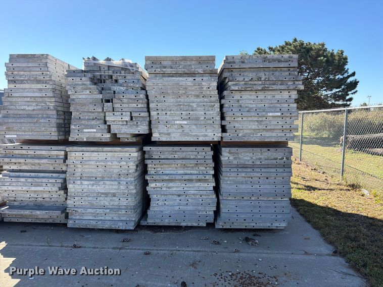 image for item FU4743 8' W concrete forms