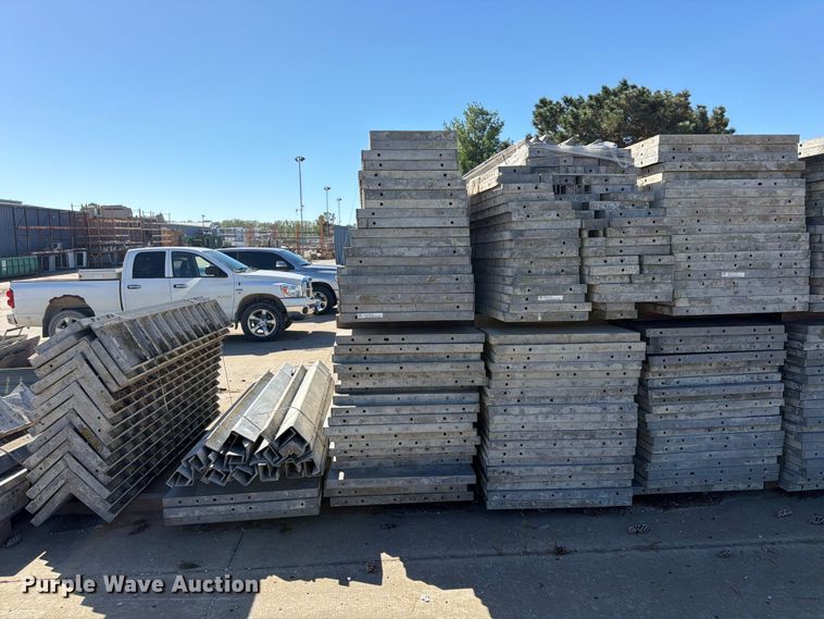 image for item FU4743 8' W concrete forms