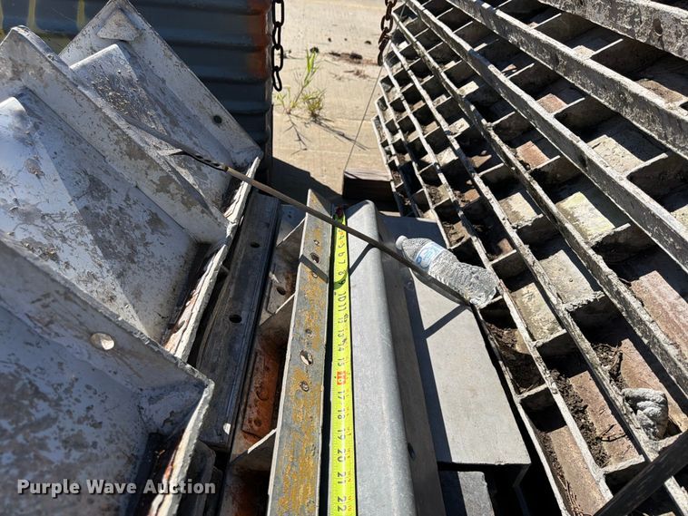 image for item FU4743 8' W concrete forms