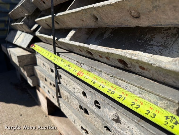 image for item FU4743 8' W concrete forms