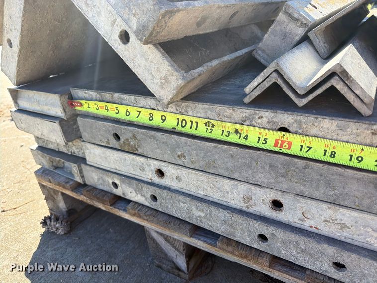 image for item FU4743 8' W concrete forms