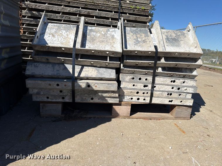image for item FU4743 8' W concrete forms