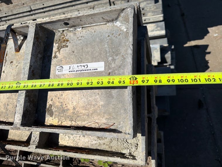 image for item FU4743 8' W concrete forms
