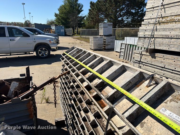 image for item FU4743 8' W concrete forms