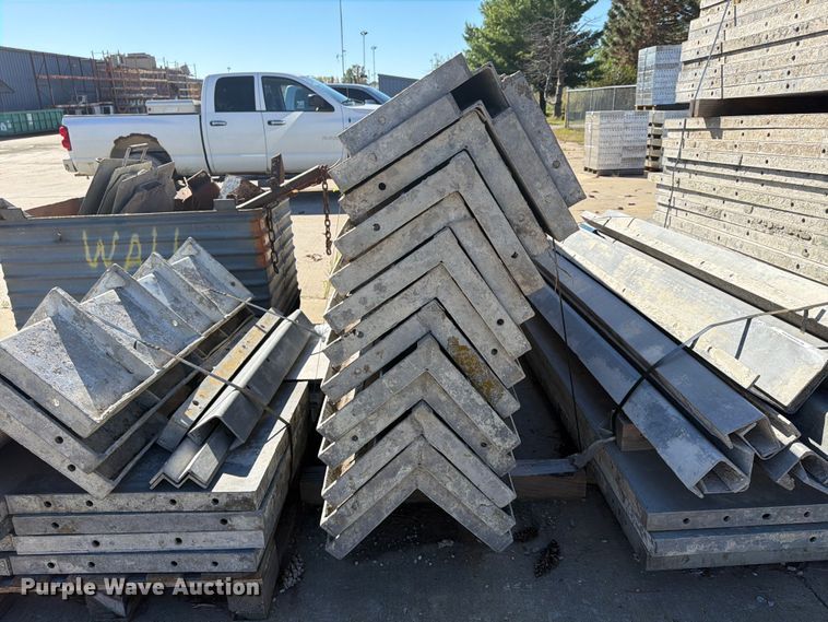 image for item FU4743 8' W concrete forms