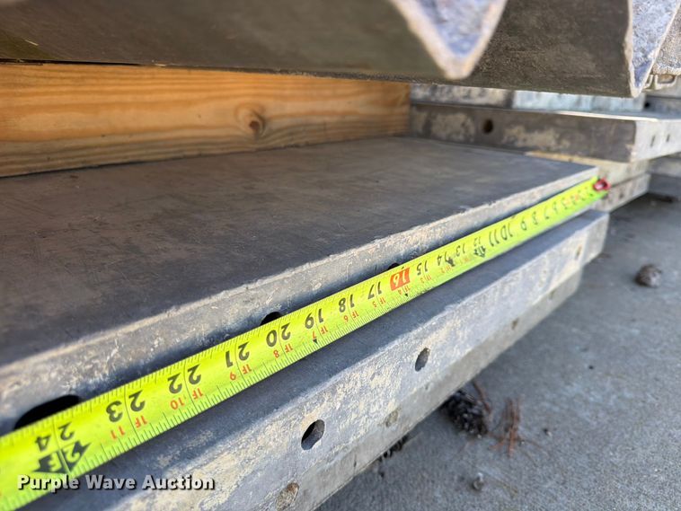 image for item FU4743 8' W concrete forms
