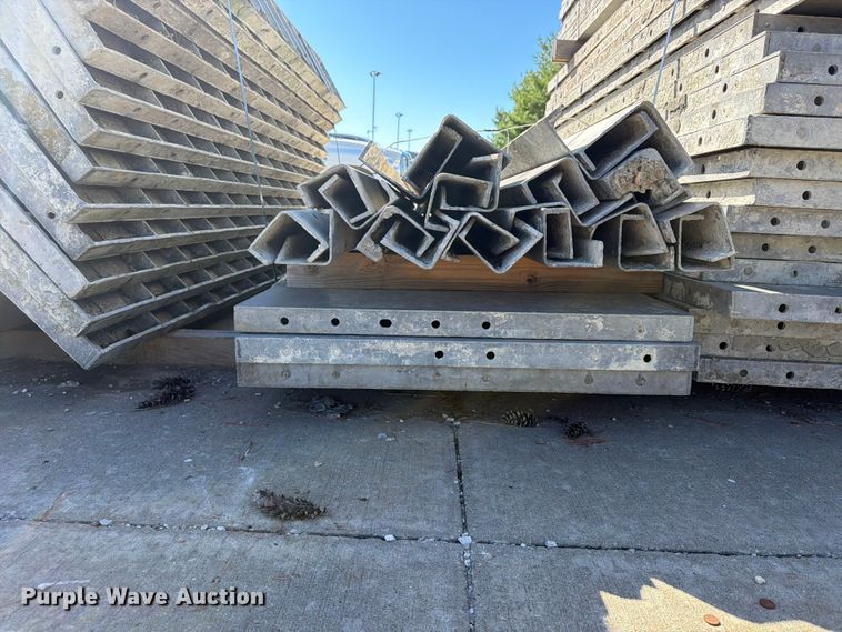 image for item FU4743 8' W concrete forms