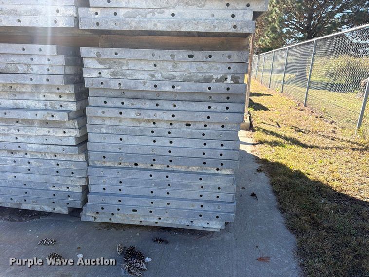 image for item FU4743 8' W concrete forms