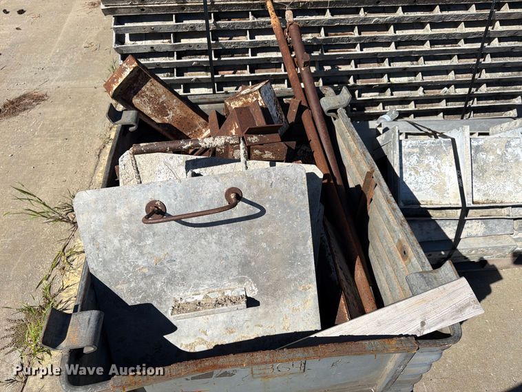 image for item FU4743 8' W concrete forms