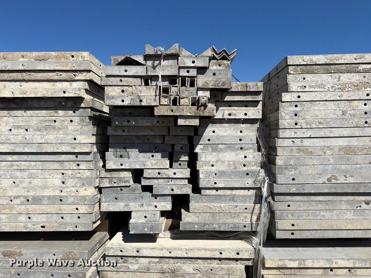 image for item FU4743 8' W concrete forms