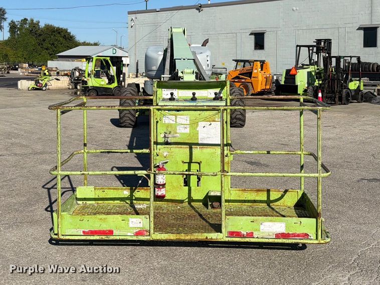 image for item FU4752 2005 Genie S-125 boom lift