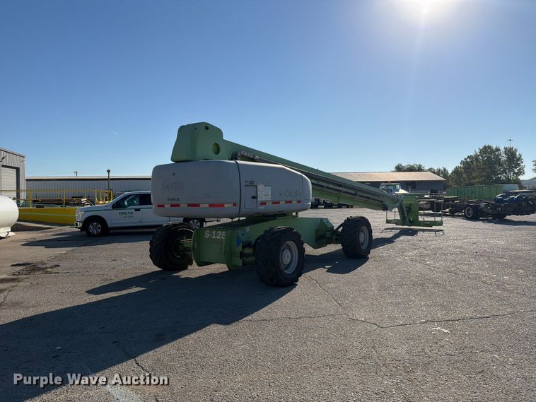 image for item FU4752 2005 Genie S-125 boom lift