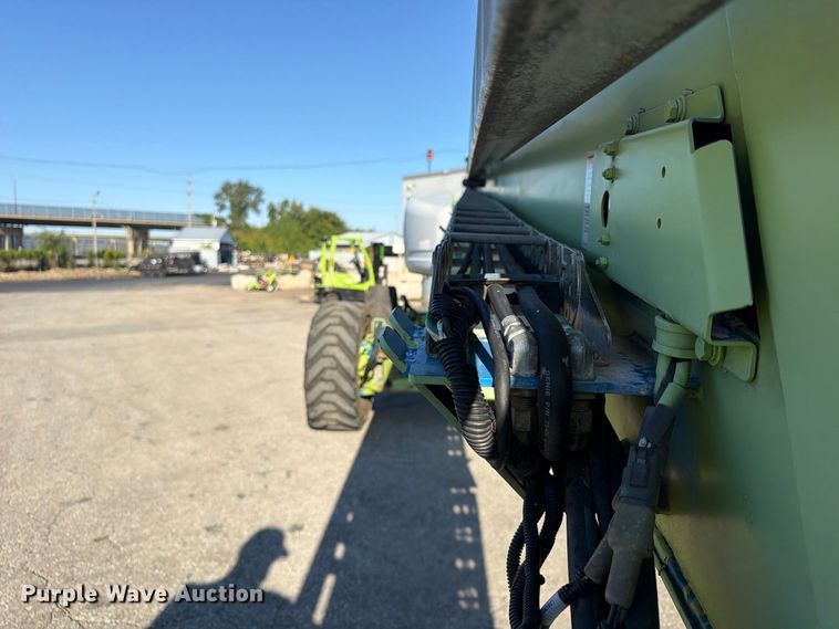 image for item FU4752 2005 Genie S-125 boom lift