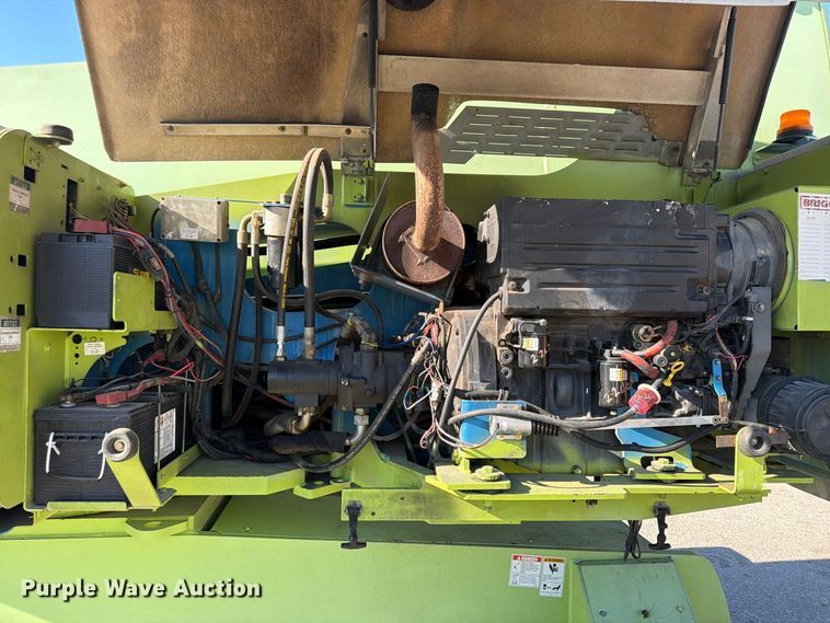 image for item FU4752 2005 Genie S-125 boom lift