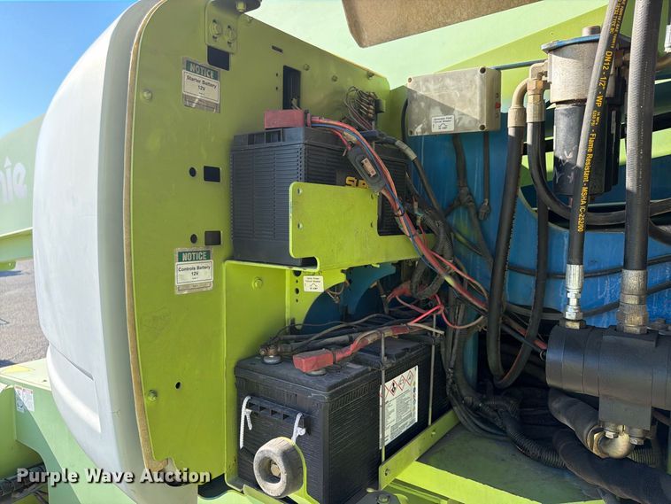 image for item FU4752 2005 Genie S-125 boom lift