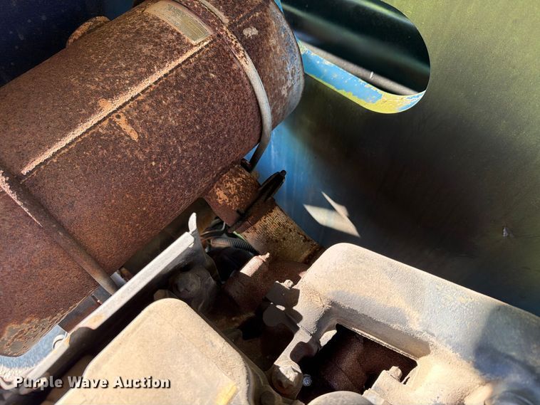 image for item FU4752 2005 Genie S-125 boom lift
