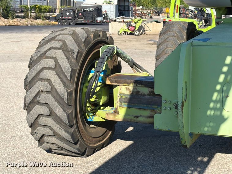 image for item FU4752 2005 Genie S-125 boom lift