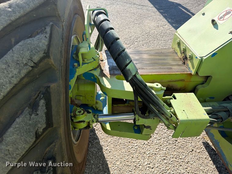 image for item FU4752 2005 Genie S-125 boom lift