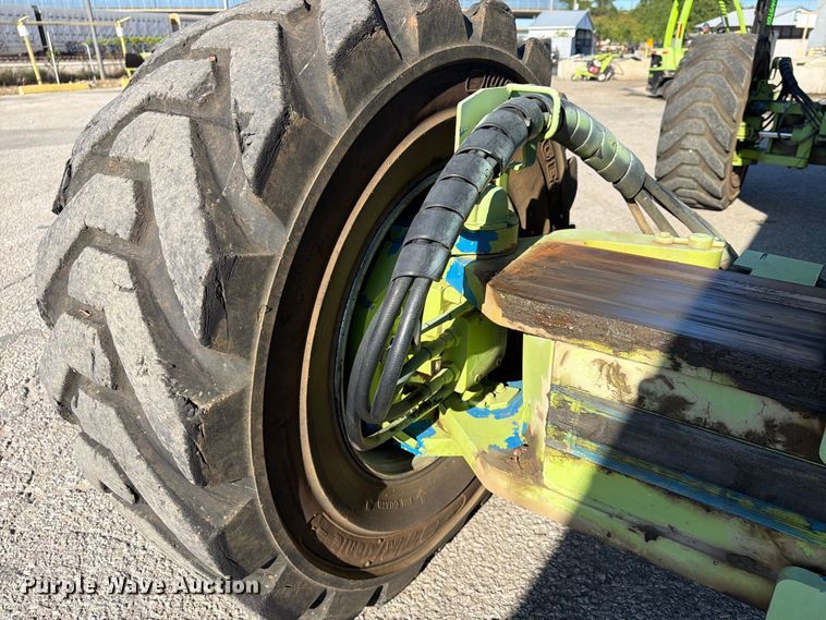 image for item FU4752 2005 Genie S-125 boom lift