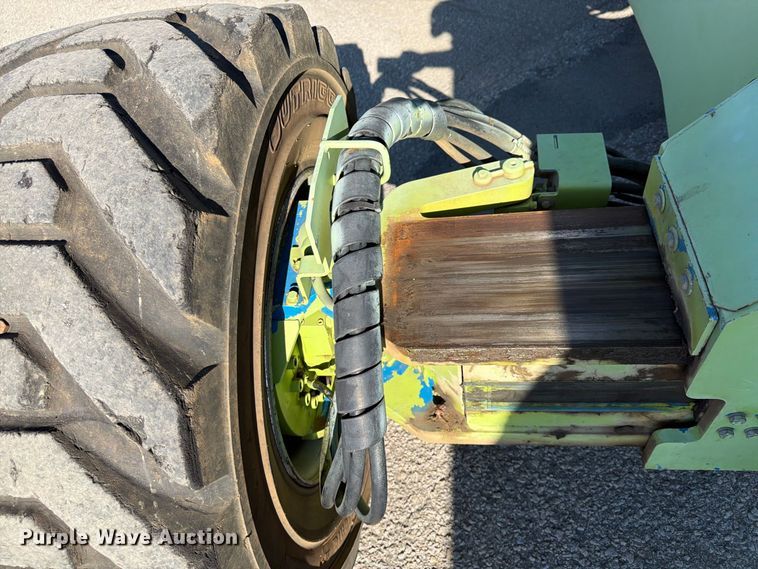image for item FU4752 2005 Genie S-125 boom lift