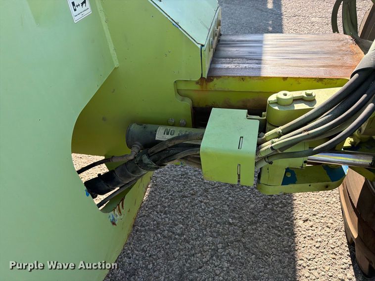 image for item FU4752 2005 Genie S-125 boom lift