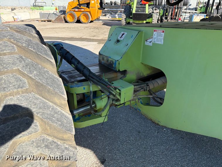 image for item FU4752 2005 Genie S-125 boom lift