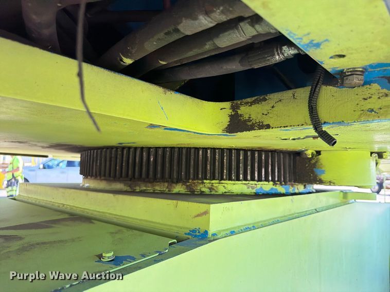 image for item FU4752 2005 Genie S-125 boom lift
