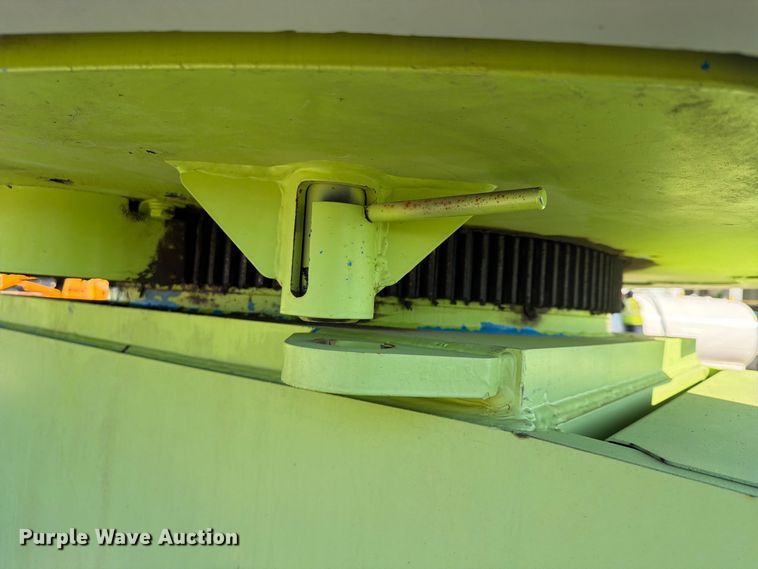 image for item FU4752 2005 Genie S-125 boom lift