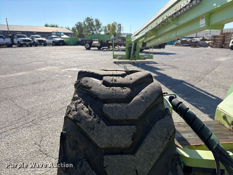 image for item FU4752 2005 Genie S-125 boom lift