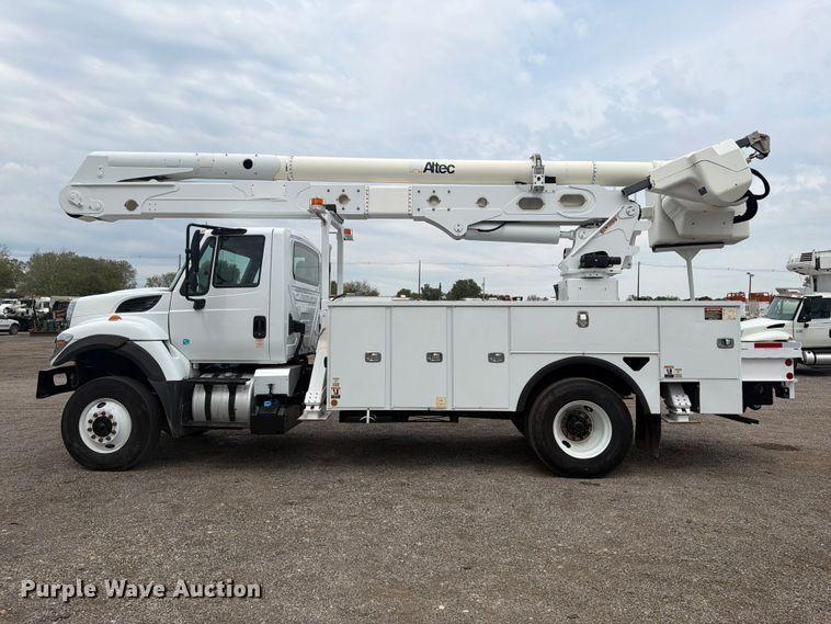 image for item FW3509 2016 International WorkStar 7300 bucket truck