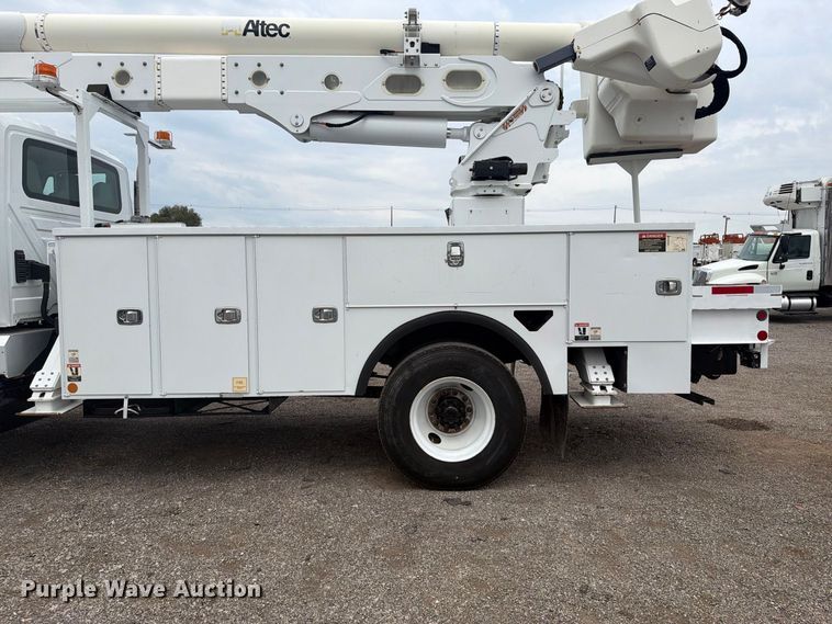 image for item FW3509 2016 International WorkStar 7300 bucket truck