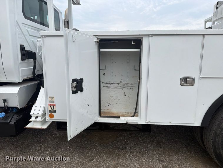 image for item FW3509 2016 International WorkStar 7300 bucket truck